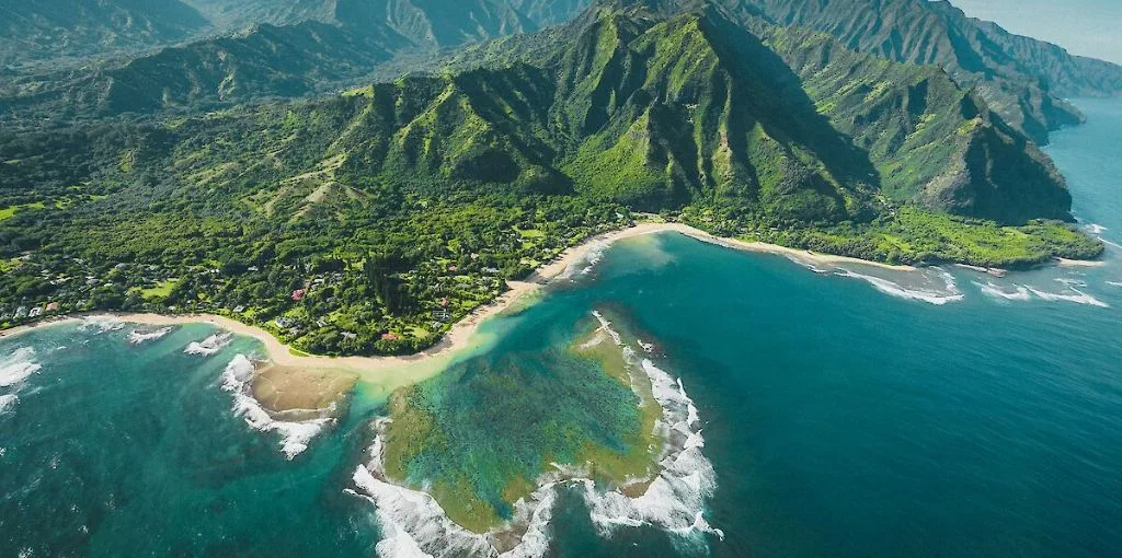 United Airlines Kahului Airport Office in Hawaii
