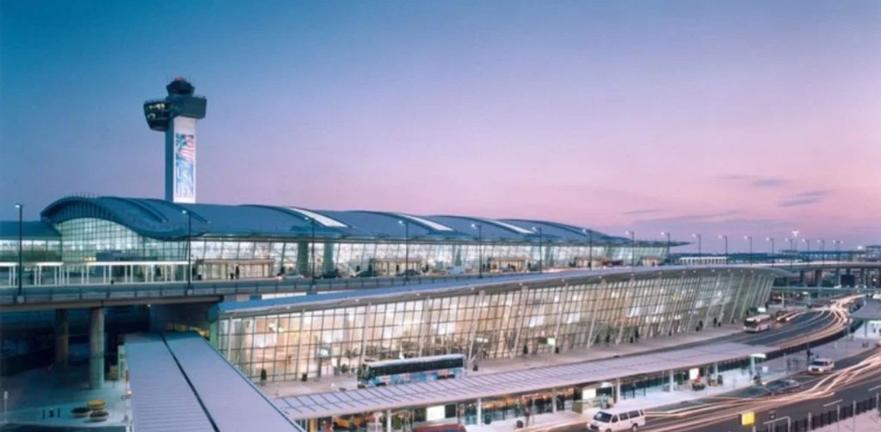 United Airlines Capital Region International Airport – LAN Terminal