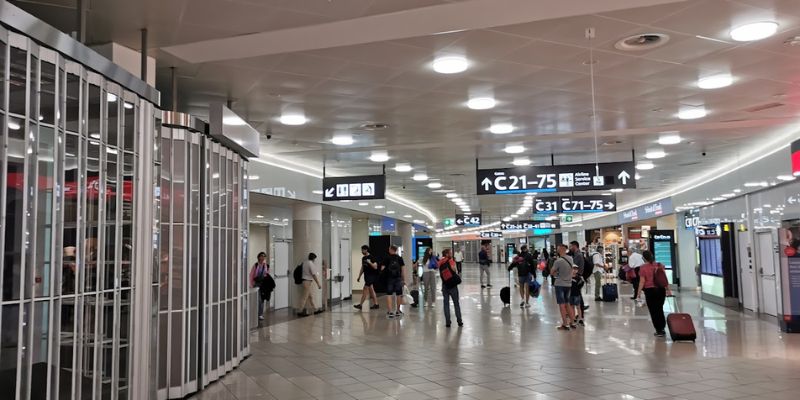 Hawaiian Airlines Vienna International Airport – VIE Terminal