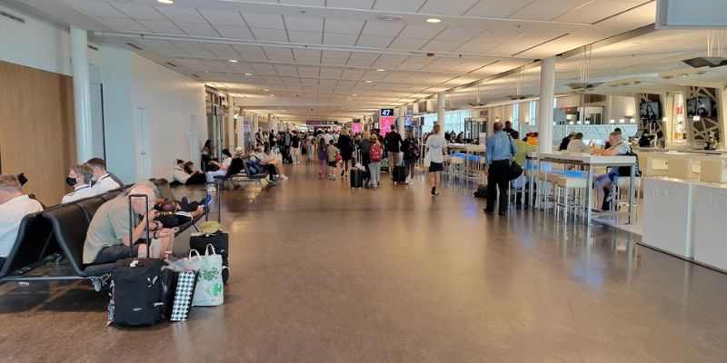 Royal Jordanian Montréal-Pierre Elliott Trudeau International Airport – YUL Terminal